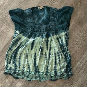 Chic Teal Tie-Dye Blouse with Lace Accents